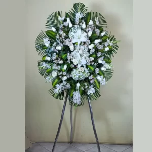 tripode con lilium de flores