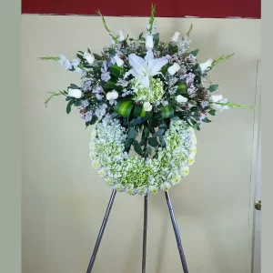 corona con lilium y rosas